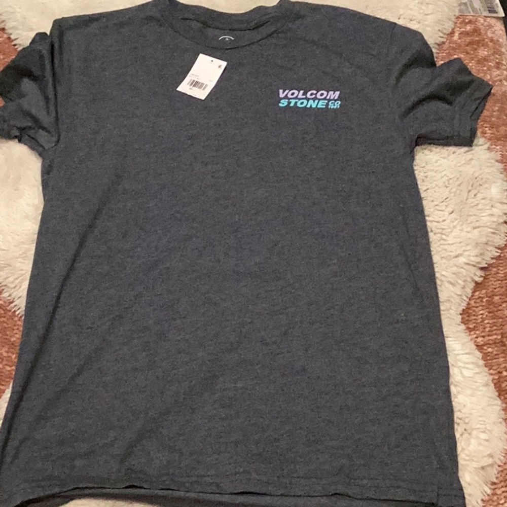 NWT Volcom tee